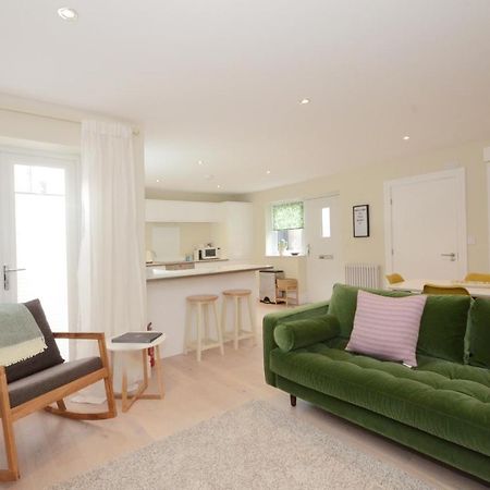 The Mews - 2 Bedroom Luxury, Spacious House With Free Parking ยอร์ค ภายนอก รูปภาพ
