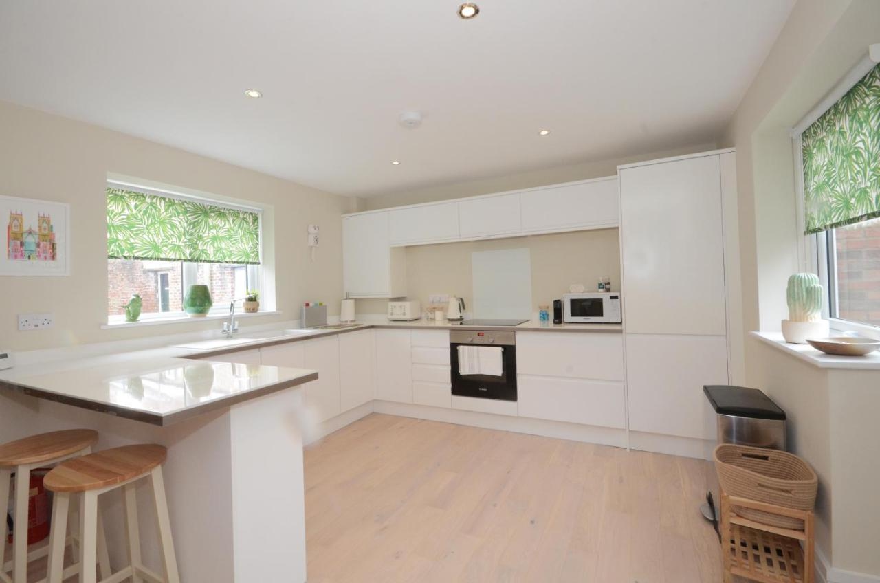 The Mews - 2 Bedroom Luxury, Spacious House With Free Parking ยอร์ค ภายนอก รูปภาพ