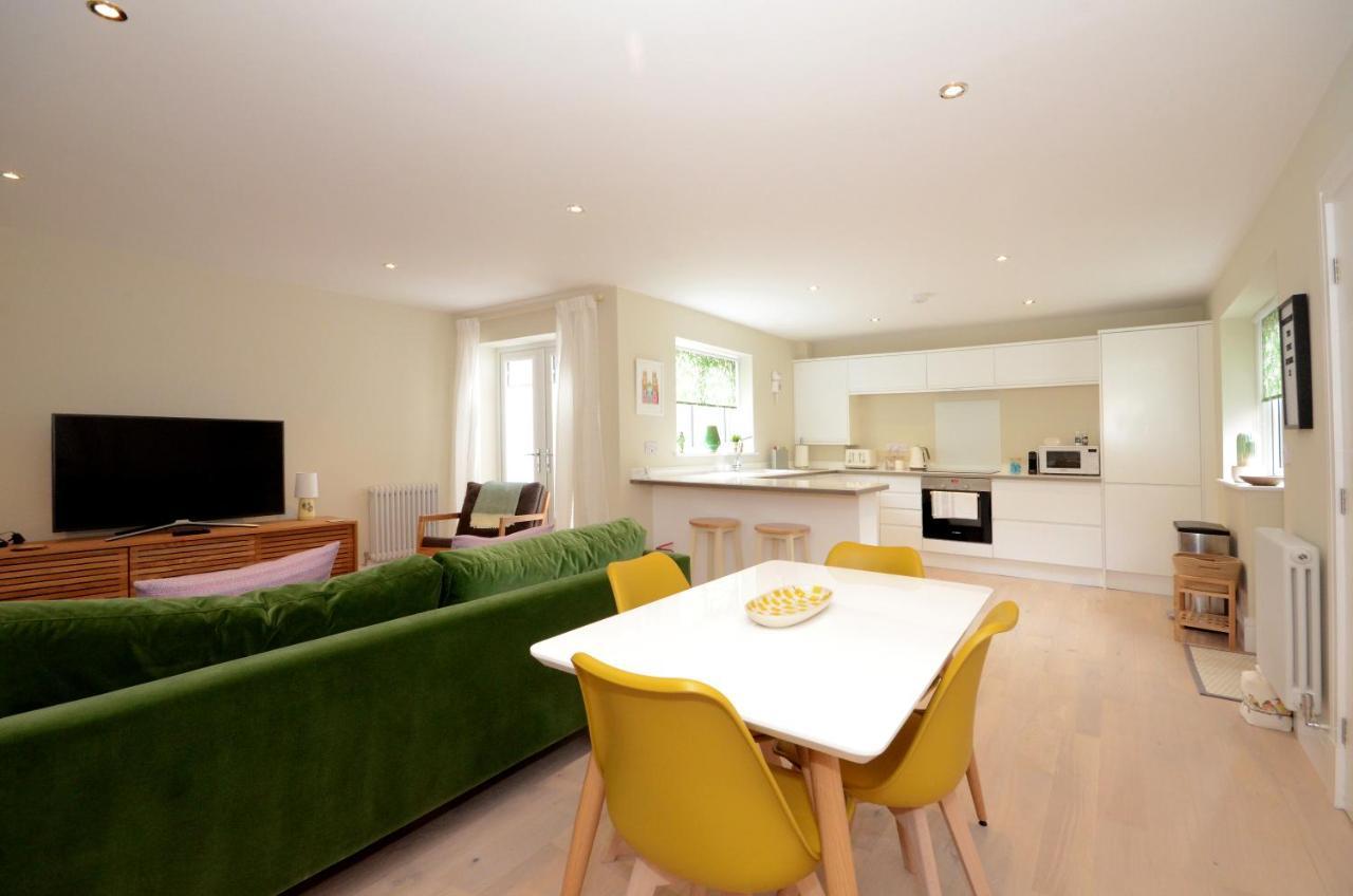 The Mews - 2 Bedroom Luxury, Spacious House With Free Parking ยอร์ค ภายนอก รูปภาพ